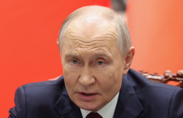 Ruský prezident Vladimir Putin počas stretnutia s čínskym prezidentom Si Ťin-pchingom