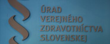 logo v budove, v ktorej sídli Úrad verejného zdravotníctva (ÚVZ) SR