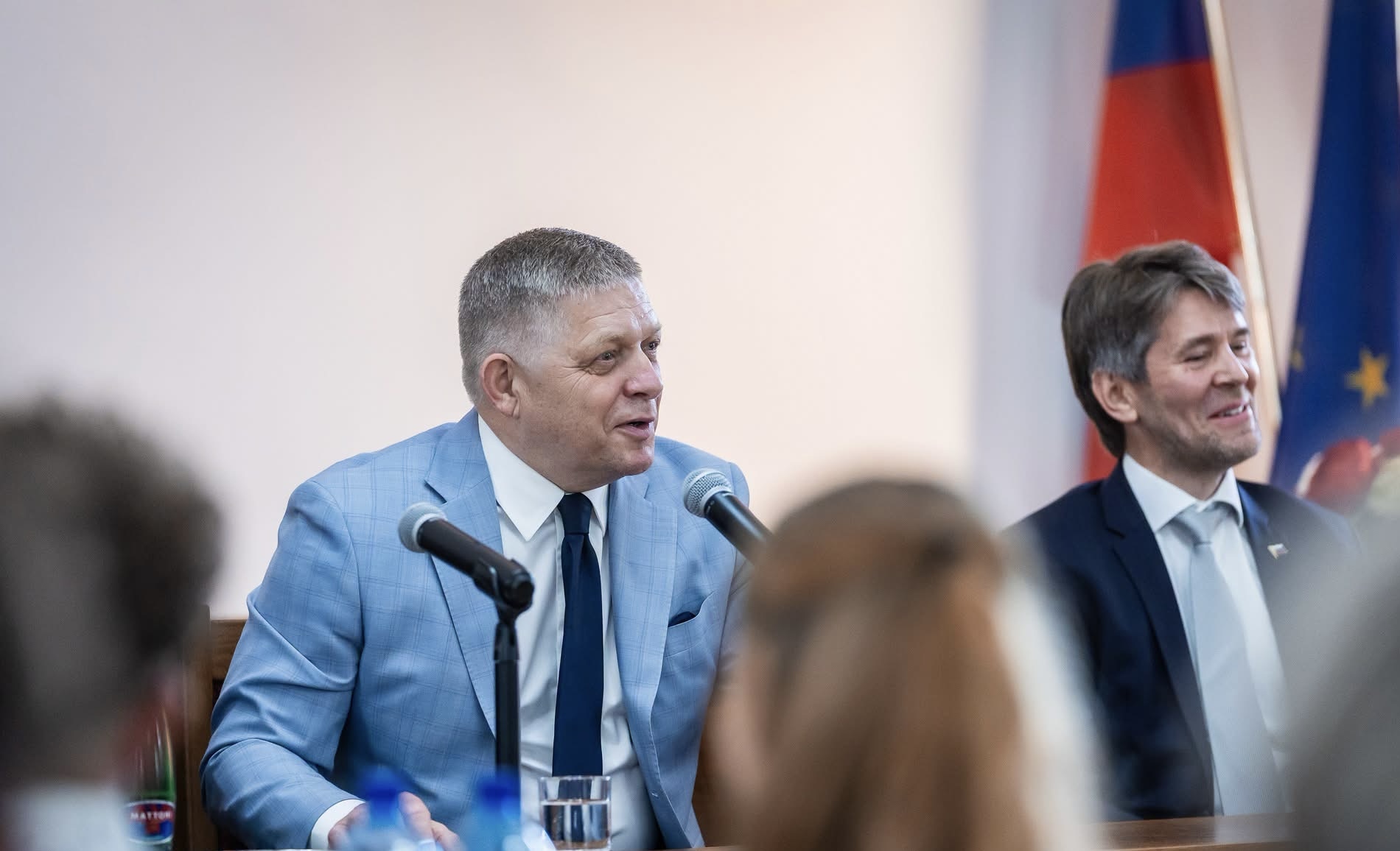 Fico diskutoval so &scaron;tudentmi v Bardejove. Mlad&yacute;ch zauj&iacute;mala V4, migr&aacute;cia aj zvl&aacute;danie bud&uacute;cich kr&iacute;z | Dom&aacute;ca politika
