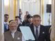 Uprostred vpravo premiér SR Robert Fico (Smer-SD) privítal v pondelok na Bratislavskom hrade predsedu vlády Indie Nárendru Módího (uprostred vľavo).