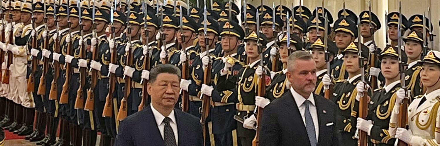 slovenský prezident Peter Pellegrini (vpravo) a čínsky prezident Si Ťin-pching